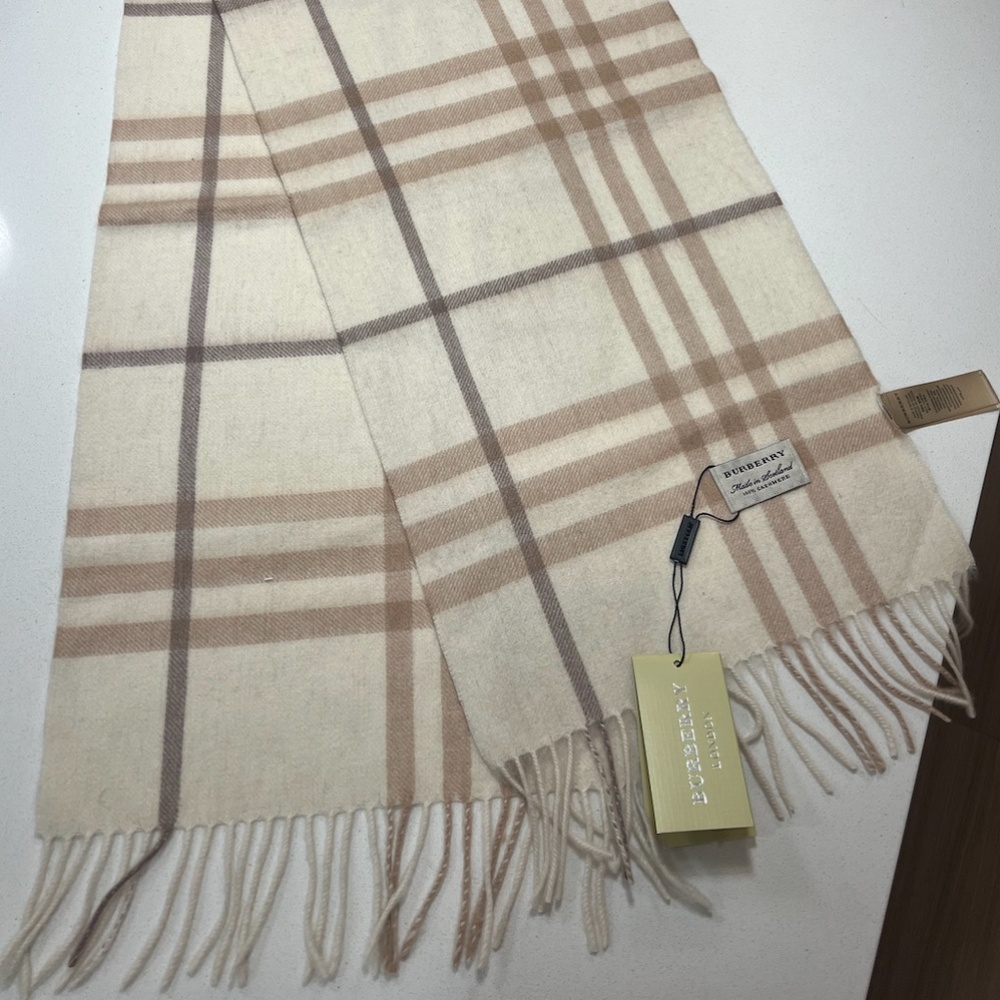 Burberry Classic Cashmere Scarf